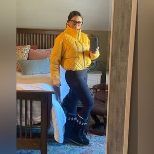 Avec Les Filles Yellow Jacket